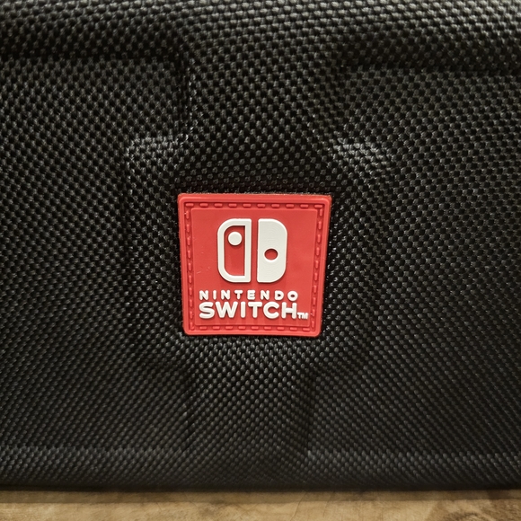 Nintendo Switch Game Traveler Deluxe Travel Case - Picture 10 of 11